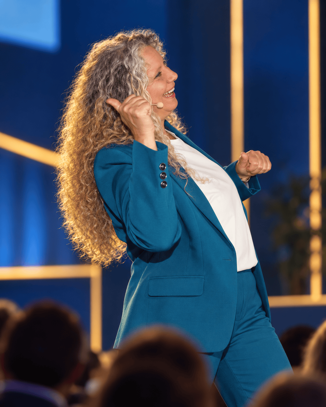 Claudia Gorbach als Speakerin vor Publikum